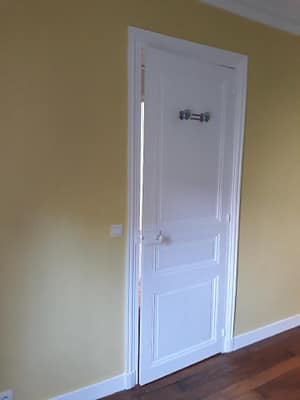 Mise en couleur des murs d'une chambre